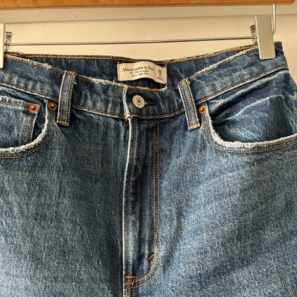 Like New Abercrombie Dark Wash Jeans - Picture 2 of 3